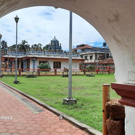 Varam Homestay Мадікері Екстер'єр фото
