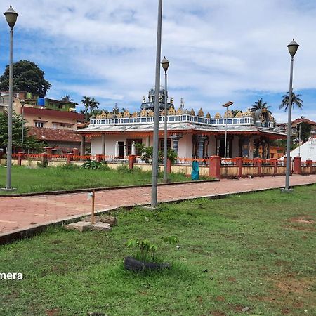 Varam Homestay Мадікері Екстер'єр фото