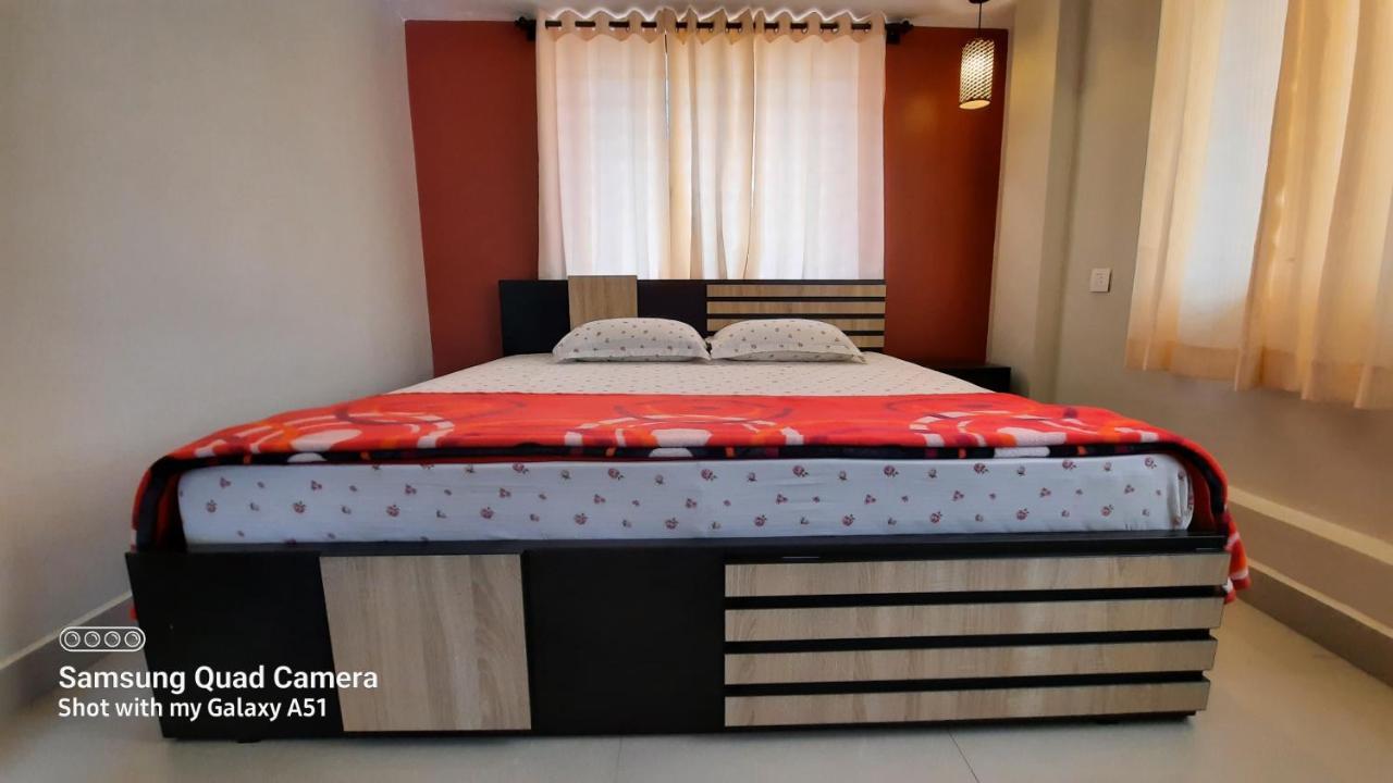 Varam Homestay Мадікері Екстер'єр фото
