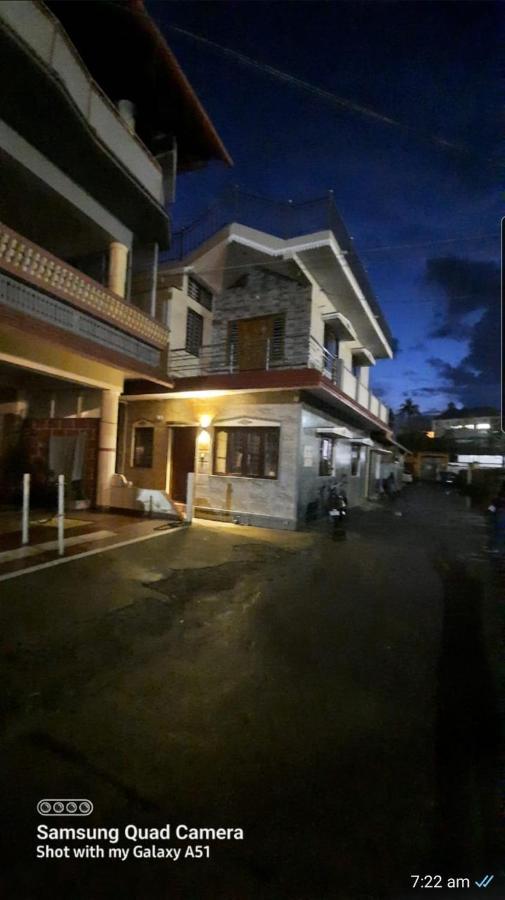 Varam Homestay Мадікері Екстер'єр фото