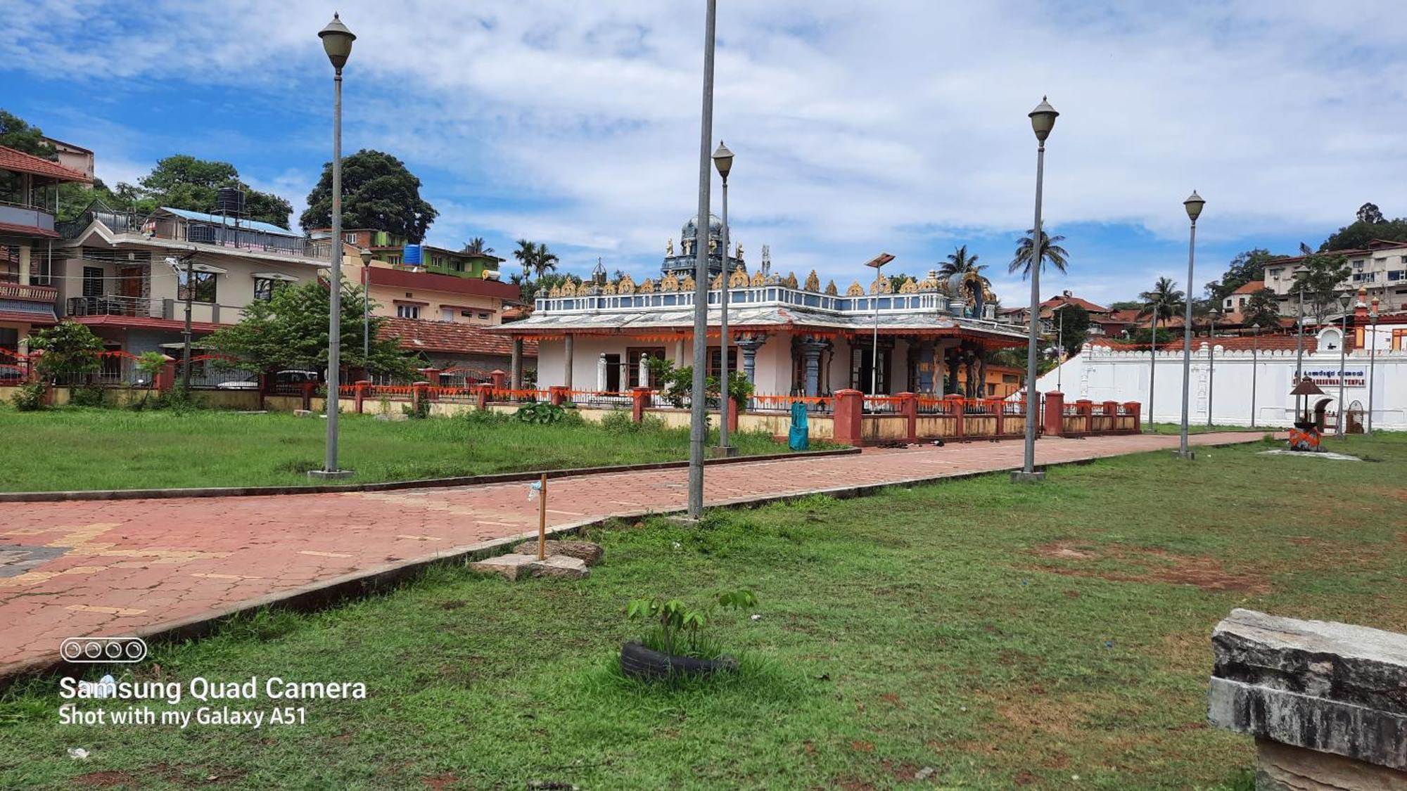 Varam Homestay Мадікері Екстер'єр фото
