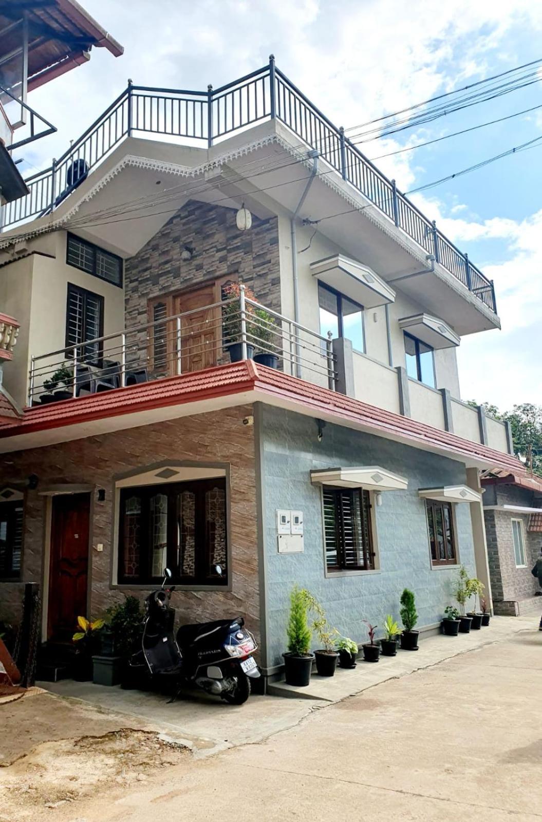 Varam Homestay Мадікері Екстер'єр фото